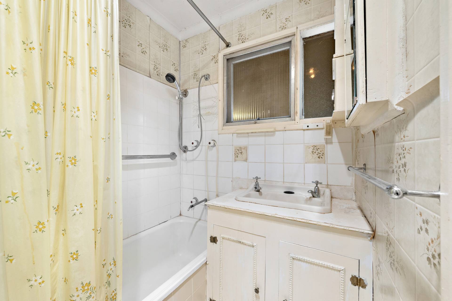 Bath Room With Washbasin