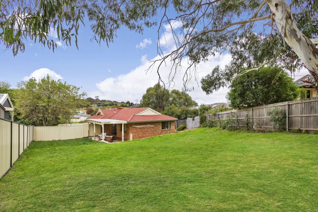 14 Leonard Close, Dunlop ACT 2615