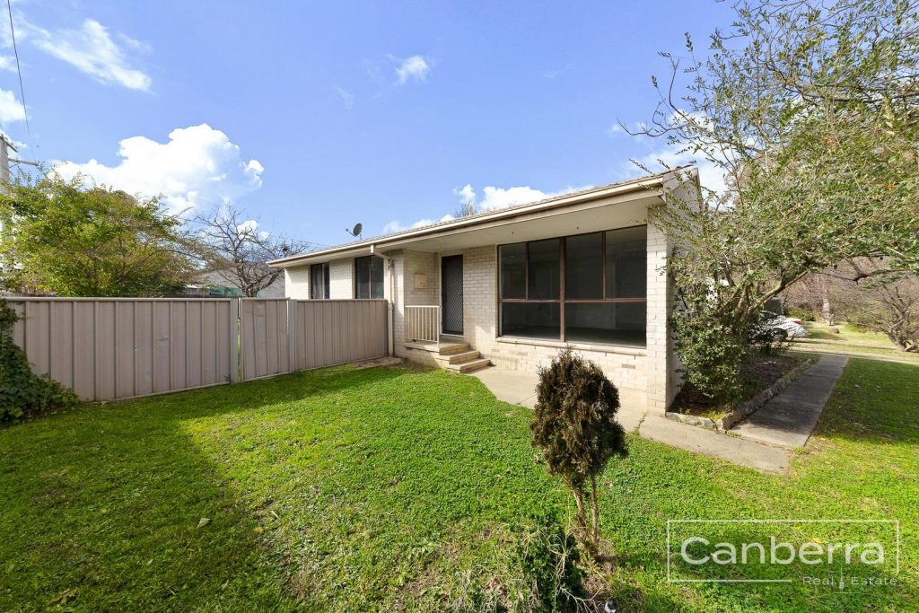 74 Tepper Circuit, Kambah ACT 2902